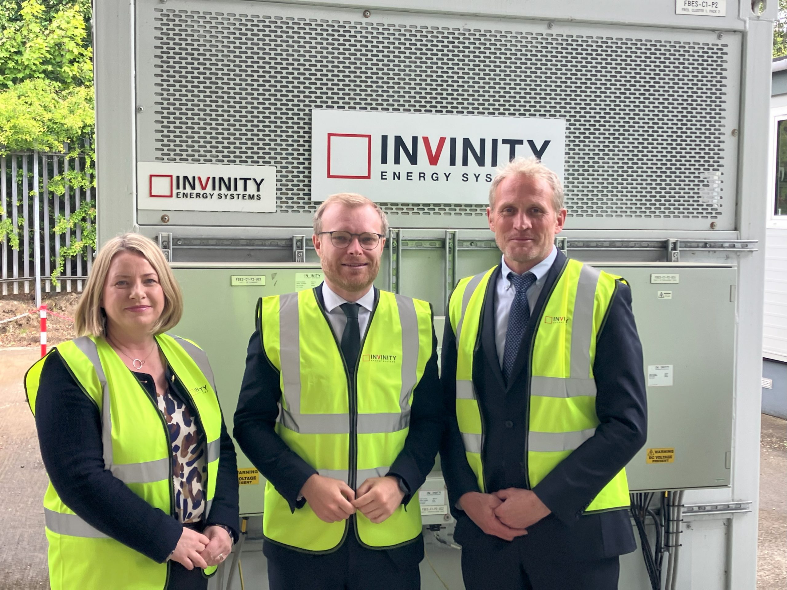 ENERGY~2 Guests inspecting an Invinity ENDURIUM VFB in the Pender St facility in Vancouver