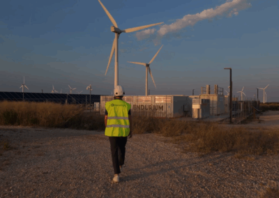 Gamesa Electric worker with Invinity vanadium flow batteries at V-iOn project.